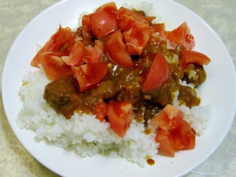 ざく切りトマトハバネロソース掛けカレーライス